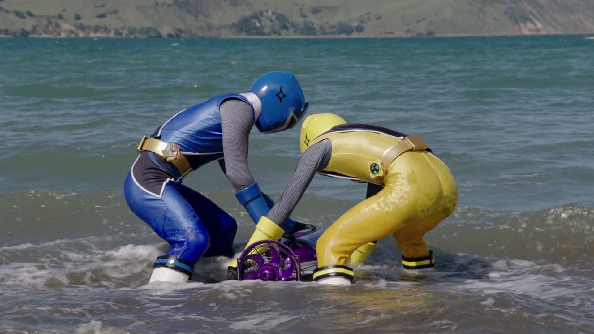 Power Rangers - 25x04 - Making Waves